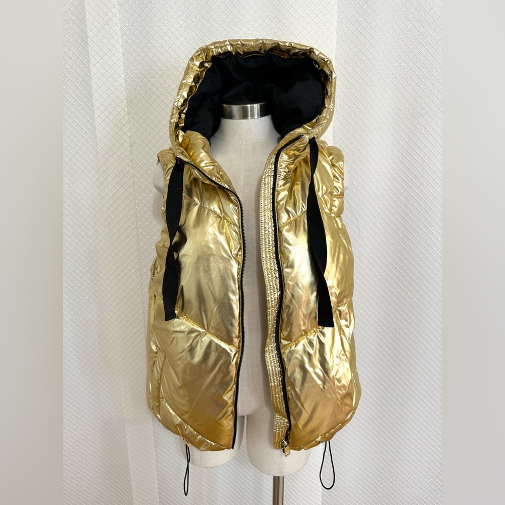 Gold metallic puffer vest | Size XL